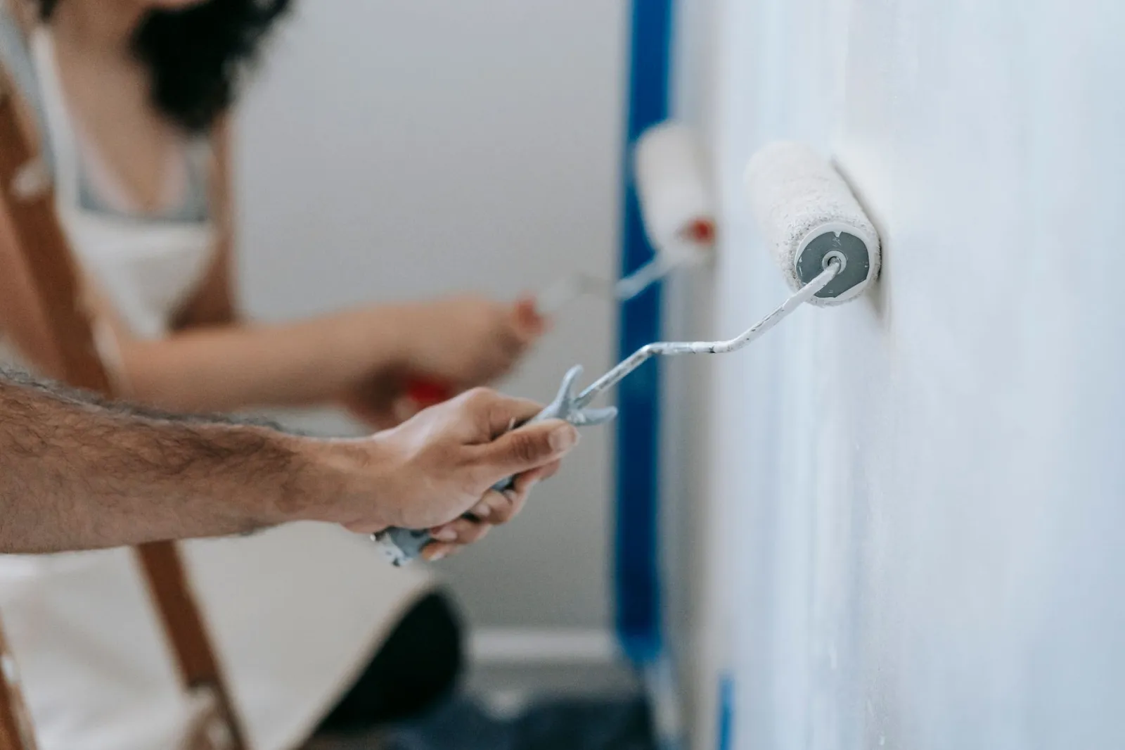 Come stuccare buchi nel muro: guida fai da te passo passo