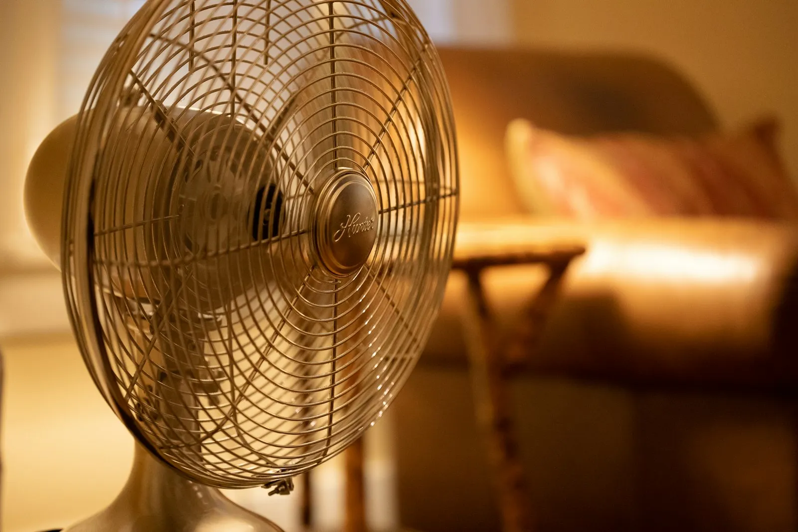 Quale ventilatore scegliere per casa: guida a tipi e consumi
