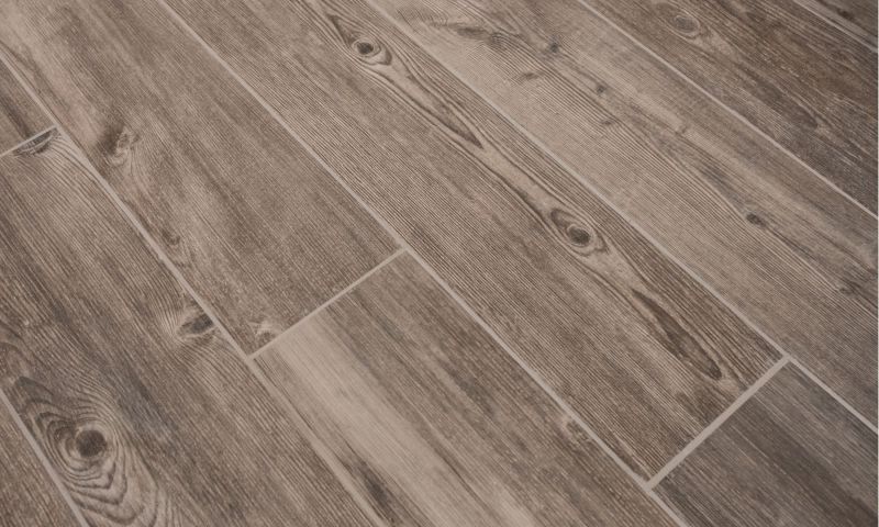 Oltre la Ceramica: Il Gres Porcellanato, Eccellenza per Interni ed Esterni