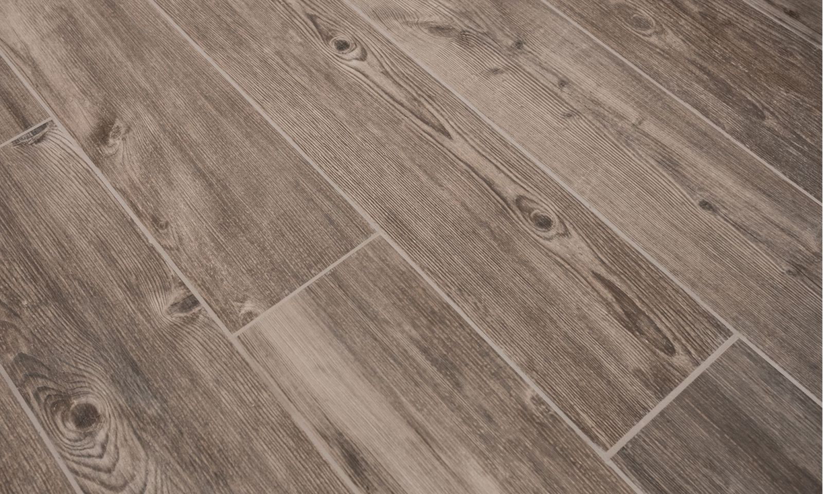Oltre la Ceramica: Il Gres Porcellanato, Eccellenza per Interni ed Esterni